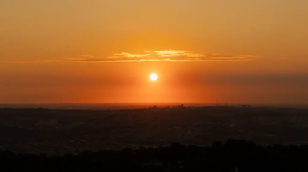 Abismo de Valinhos: Fotografando o pôr do sol 2 Imagem do Pôr do sol no Abismo de Valinhos (Foto Renata Moraes)
