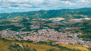Vista do Alto da Cidade de Extrema em Minas Gerais. Destino de Ecoturismo próximo de São Paulo