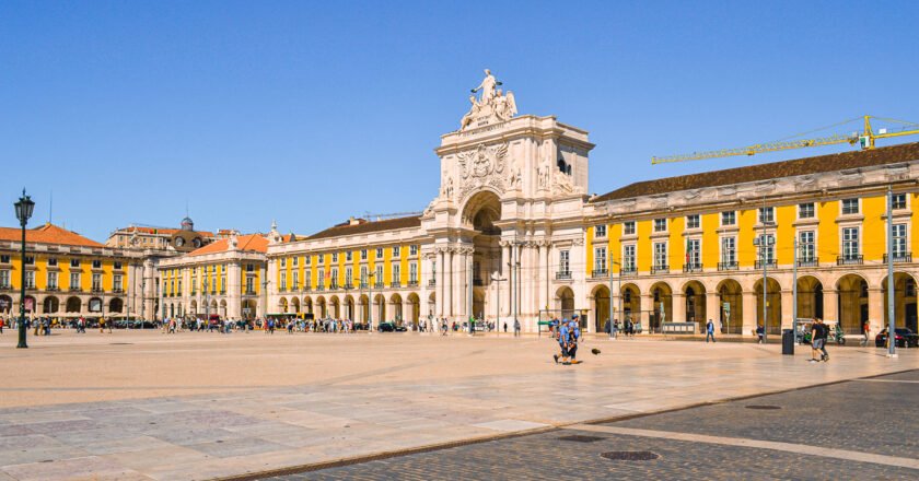 Praça do Comércio, Lisboa: uma das maiores da Europa