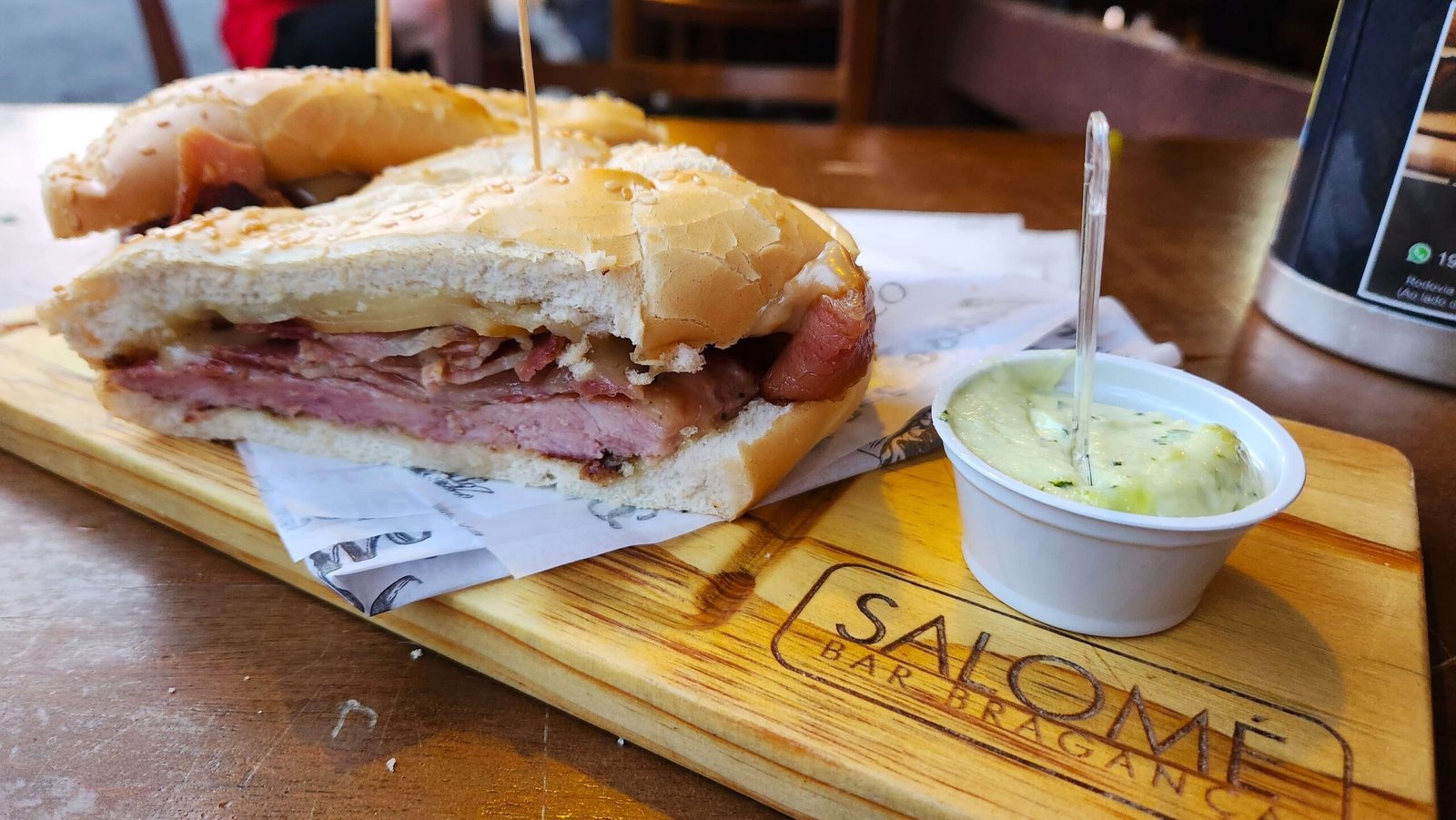 Lanche de linguiça de Bragança Paulista Salomé Bar