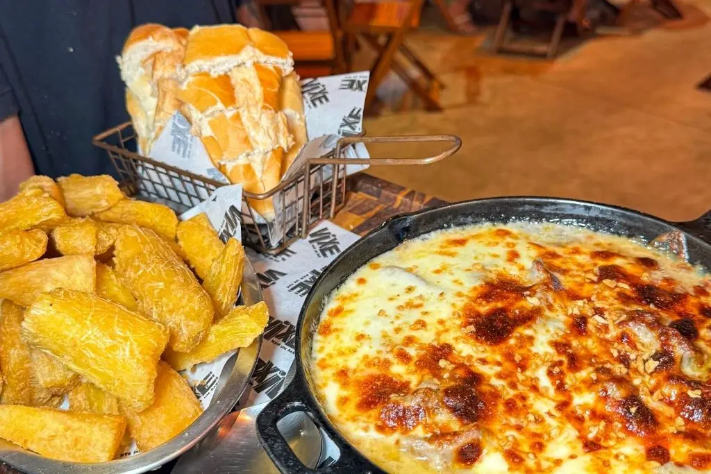 Roteiro gastronômico: 20 lugares para comer em Praia Grande SP 6 Vixe Bar comida típica brasileira - Lugares para comer em Praia Grande SP