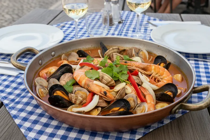 Turismo em Albufeira, Portugal: um paraíso no Algarve 8 Cataplana de Marisco, prato típico Portugues em Albufeira