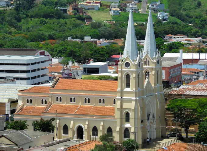 Turismo e compras em Pedreira: a Capital da Porcelana 10 Igreja Matriz de Santana em Pedreira