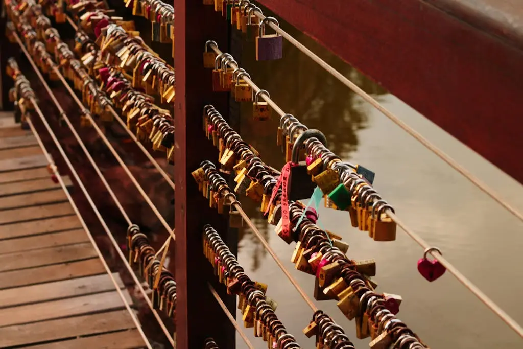 O que fazer em Holambra: roteiro na Cidade das Flores 7 O que fazer em Holambra. Visitar a ponte Deck do Amor