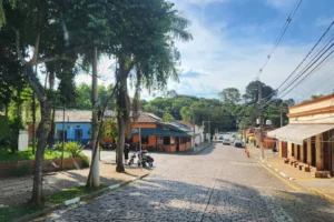 Restaurantes em Joaquim Egídio. Vista da rua principal