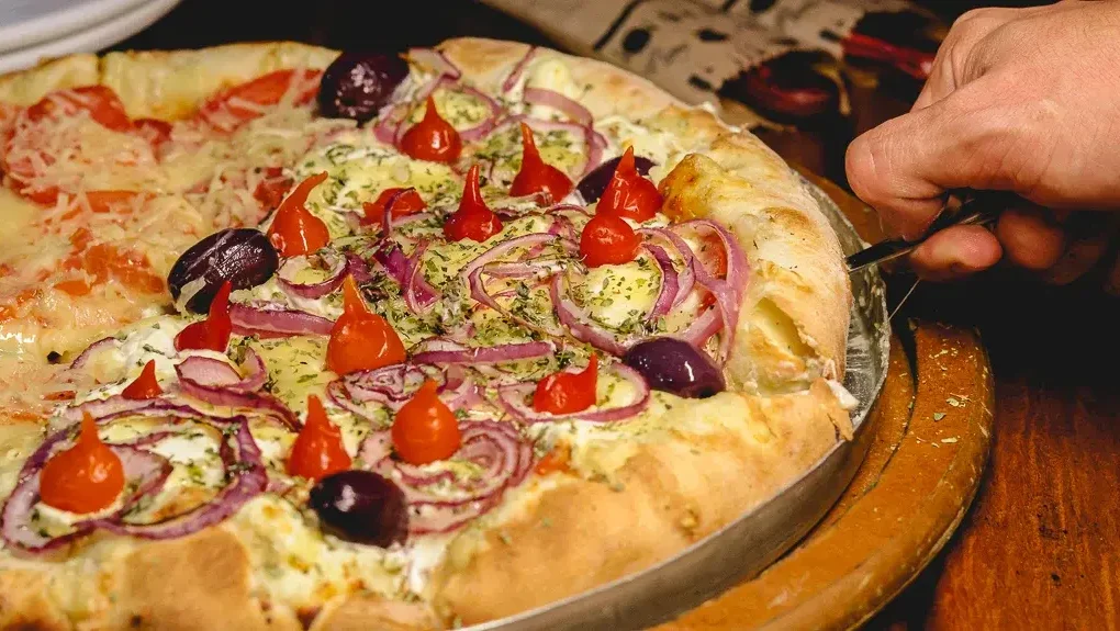 Claudinho Pizzaria Campinas - Campo Grande - Pizza de costela com cream cheese e pimenta biquinho