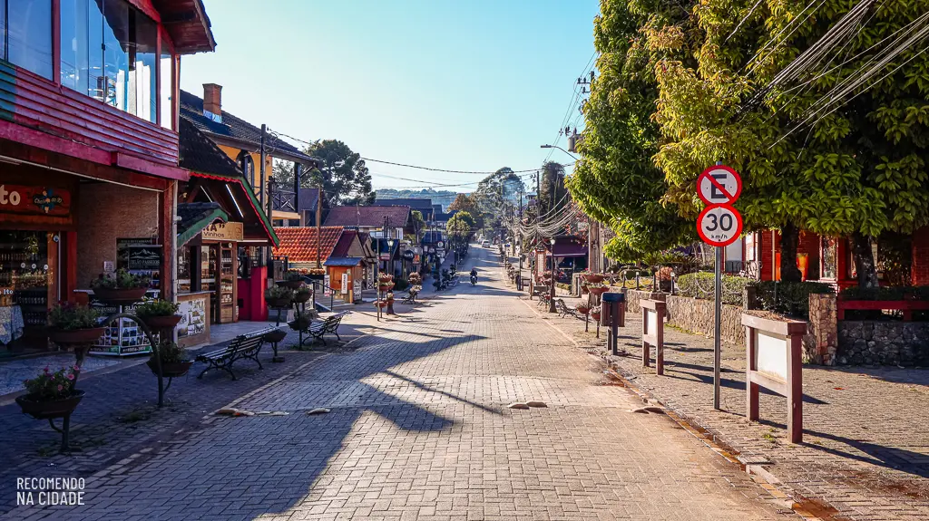 Avenida Monte Verde em Monte Verde Minas Gerais