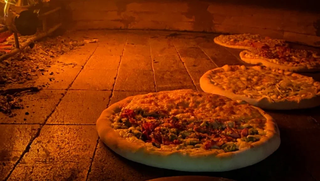 Periquito Pizzaria Campinas Pizzas assadas no forno a lenha