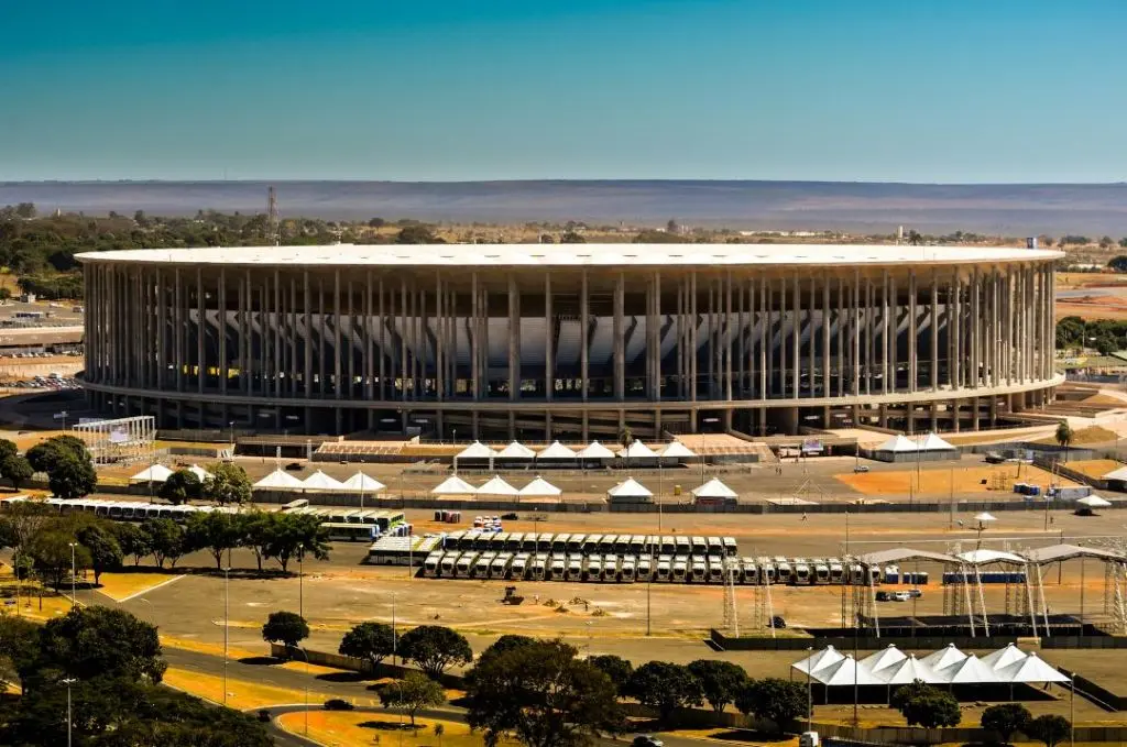 O que conhecer em Brasília: roteiro pelo Eixo Monumental 7 Estádio Mané Garrincha no Eixo Monumental em Brasília