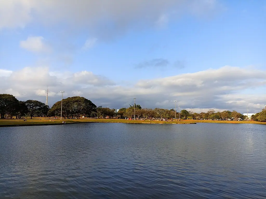 O que conhecer em Brasília: roteiro pelo Eixo Monumental 17 Lago do Parque da Cidade em Brasília