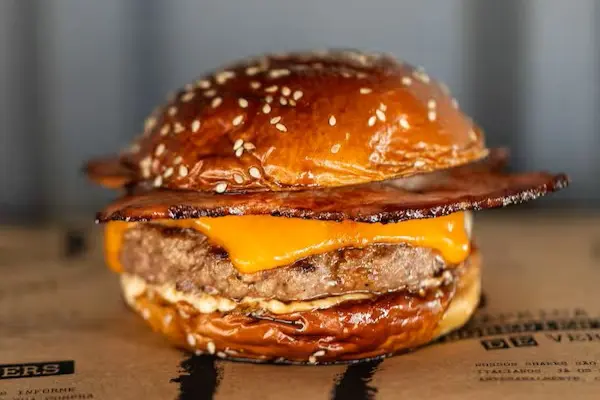 Onde comer em Brasília: 10 lugares que provamos e aprovamos 8 Lanche Páprica Burger em Brasília