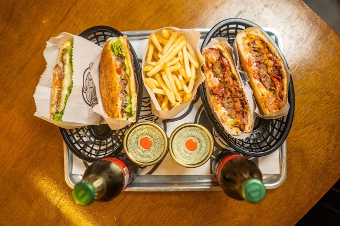 Almada Prensadão em Sorocaba lanches e hot-dogs prensados.