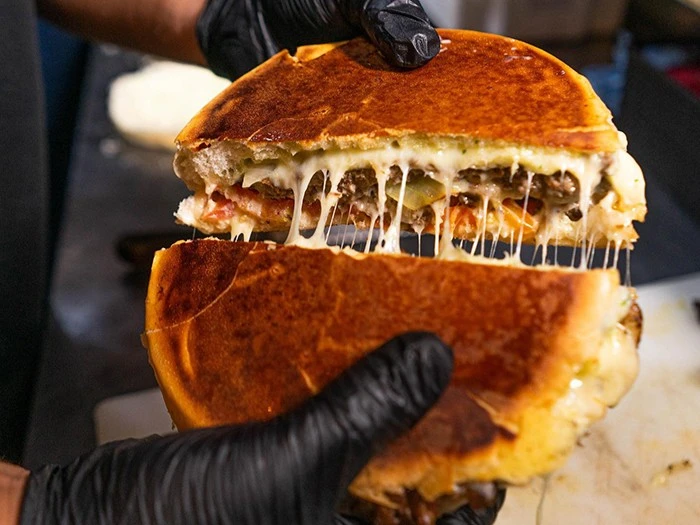 Almada Prensadão. O lanche prensado tradicional de Sorocaba