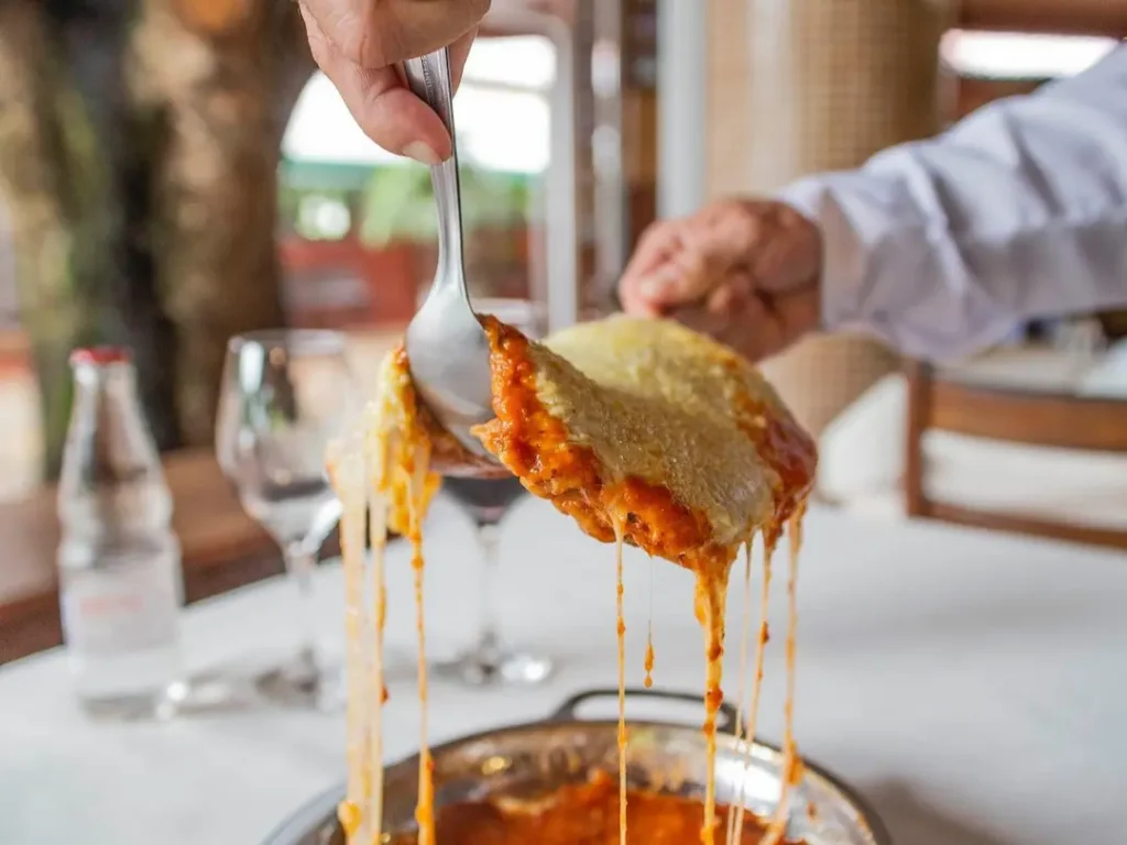Parmegianna com molho e queijo da Cantina Gadioli Taubaté