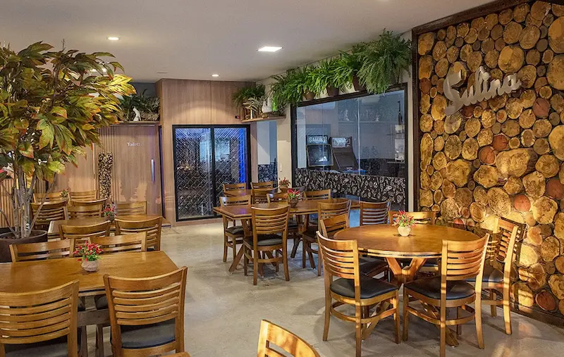 Salão da churrascaria Sulina Parrila em Sousa distrito de Campinas