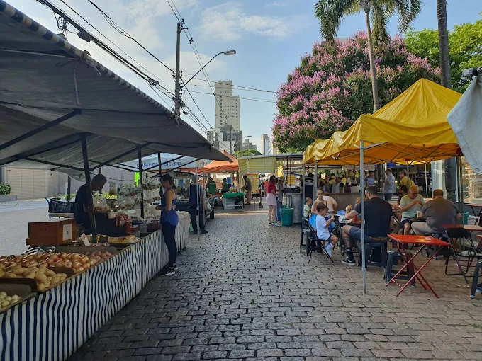 Feira Livre na Rua Maria Monteiro Cambuí
