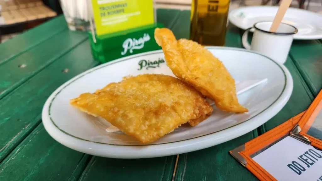 Pastel de bacalhau com queijo canastra Boteco Piraja Vila Mariana